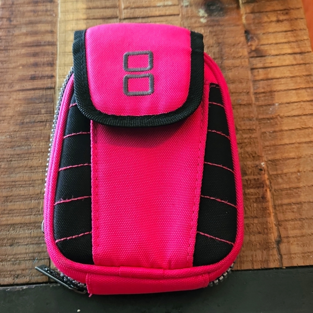 Nintendo‎ DS carrying case.